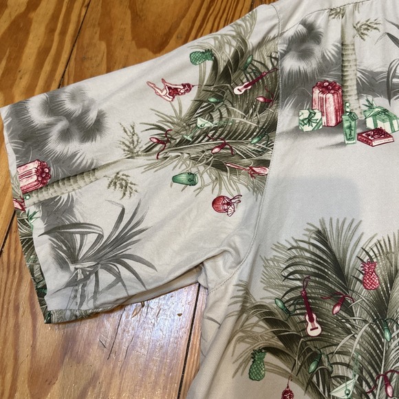 TOMMY BAHAMA Christmas Hawaiian Shirt Hula Girls Palms Guitars Decor Men's XL - Picture 3 of 16